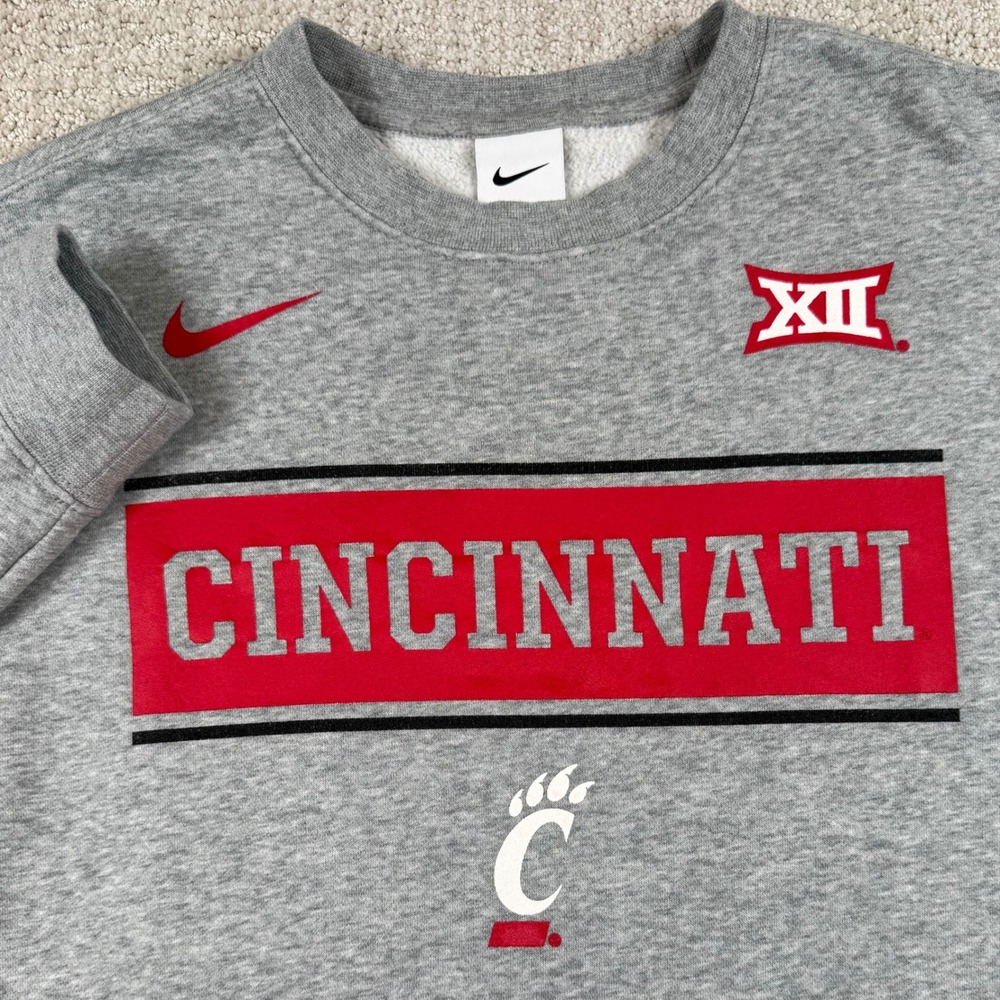 Nike Mens Large Cincinnati Bearcats Big 12 Club Fleece Crewneck Sweatshirt